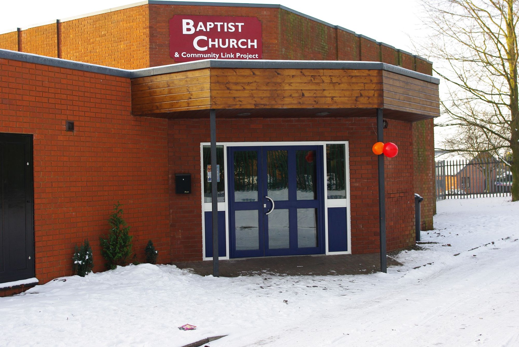 Houghhton Regis Batist chuch in winter