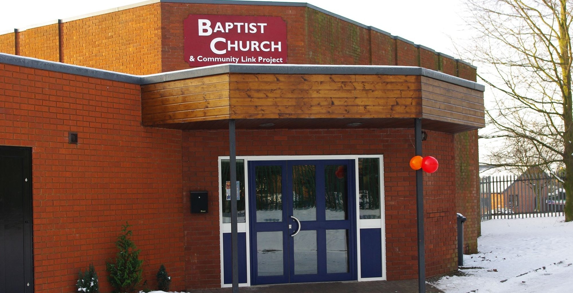 Houghhton Regis Batist chuch in winter1